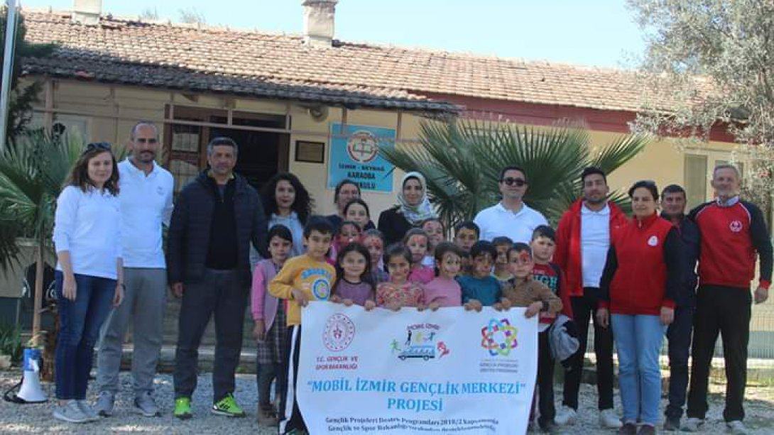 Mobil İzmir Gençlik Merkezi, Karaoba ve Kurudereova İlkokulu´ nda Etkinlik Düzenledi.