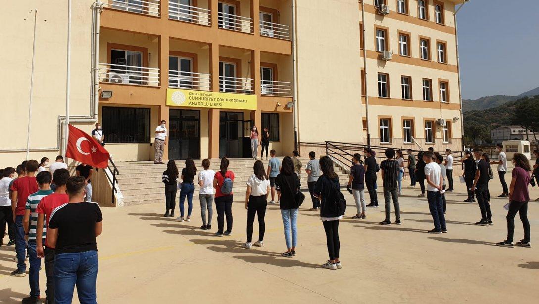 Cumhuriyet Çok Programlı Anadolu Lisesi  9. Sınıf Öğrencileri Pazartesi Günü İtibariyle Yüz Yüze Eğitime  Başladı. 