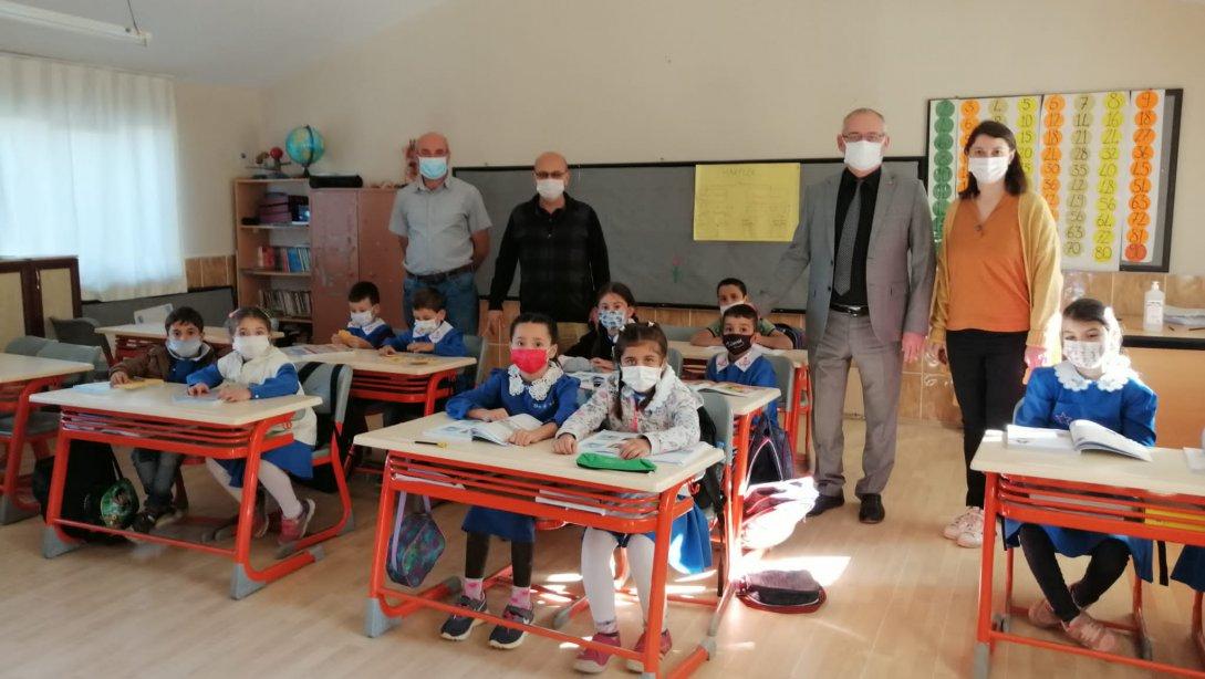 İlçe Milli Eğitim Müdürü Sunullah Desticioğlu' nun Karaoba İlkokulu ve Çamlık İlkokulu Ziyareti