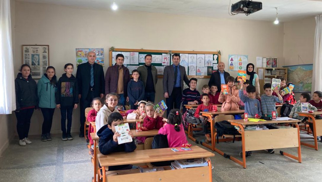 Beydağ Atatürk Ortaokulu Öğrencilerinden Yeşiltepe İlkokulu' na Kitap Desteği