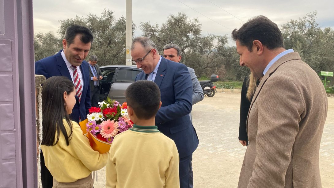 Milli Eğitim Bakanlığı Hukuk Hizmetleri Genel Müdürü Sayın Emir Hasan Arslantaş ilçemiz Atatürk İlkokulunu ziyaret ettiler.